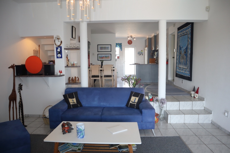 To Let 3 Bedroom Property for Rent in Wavecrest Eastern Cape